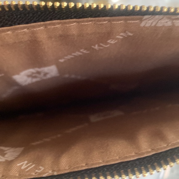 Anne Klein floral Wristlet! - Picture 6 of 9